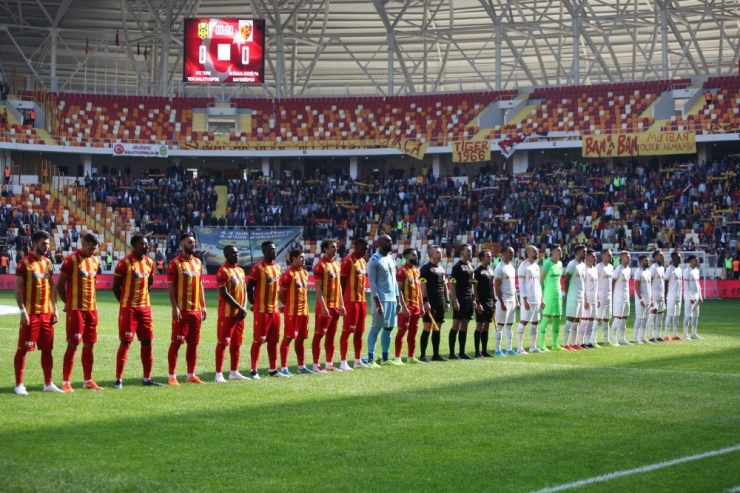 Süper Lig: Yeni Malatyaspor: 1 - İm Kayserispor: 0 (İlk Yarı)