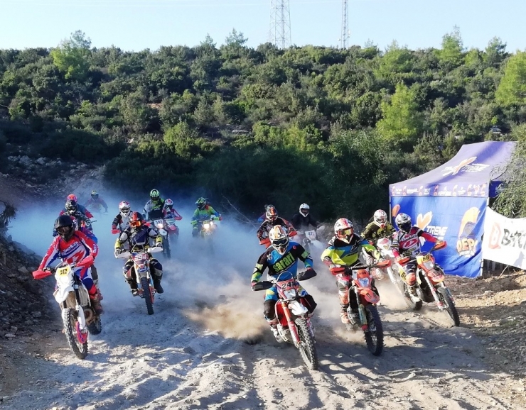 Türkiye Süper Enduro Şampiyonası Asker Selamıyla Başladı