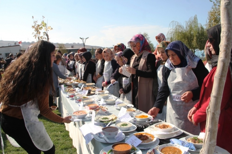 Gevaş Yemek Yarışmasına Damga Vurdu