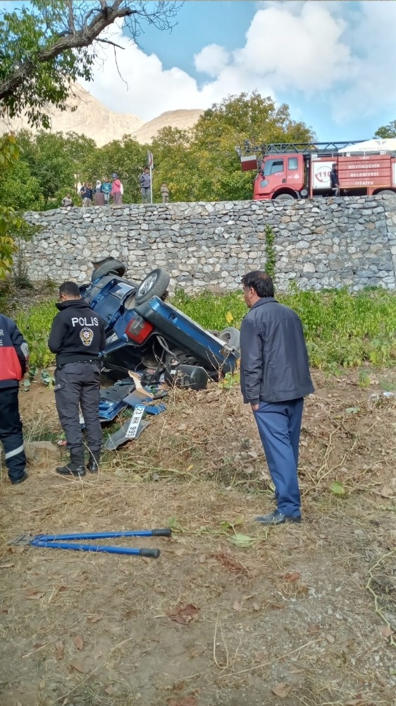 Bahçesaray’da Trafik Kazası; 3 Yaralı