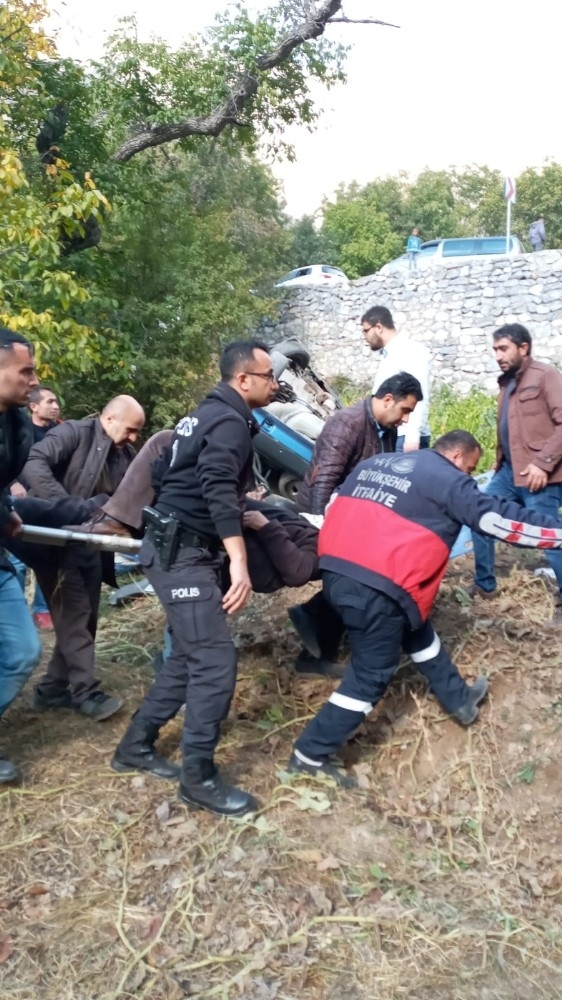 Bahçesaray’da Trafik Kazası; 3 Yaralı
