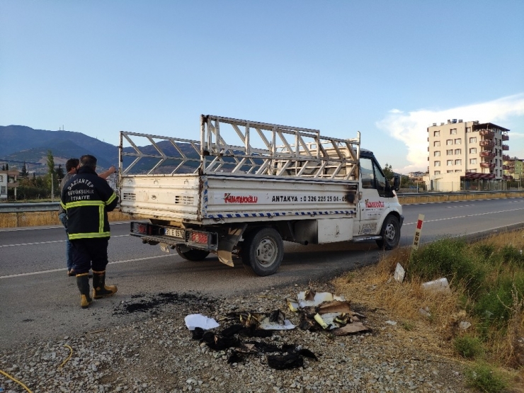 Seyir Halindeki Kamyonette Yangın