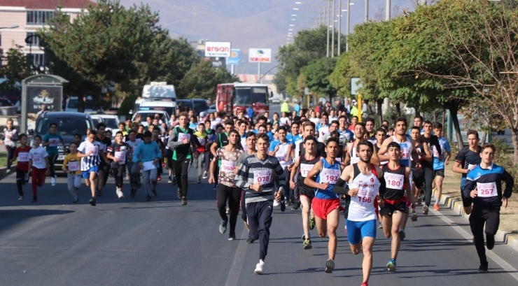 Erzincan’da Cumhuriyet Koşusu Yapıldı