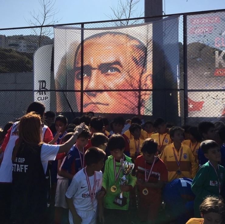 Çanakkale’de Cumhuriyet Kupası Maçları Şenlik Havasında Geçti