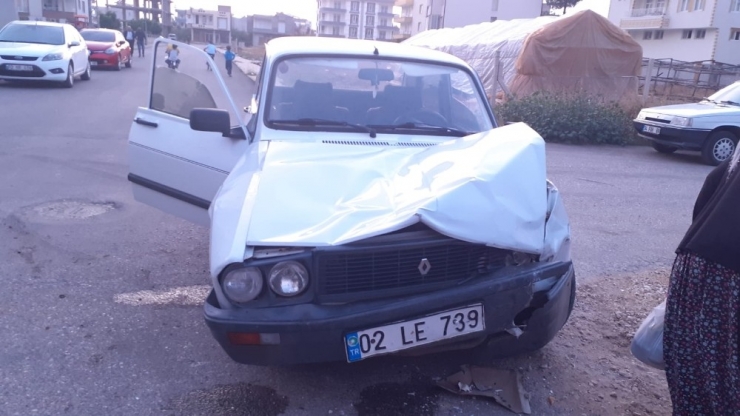 Adıyaman’da İki Otomobil Çarpıştı: 2 Yaralı