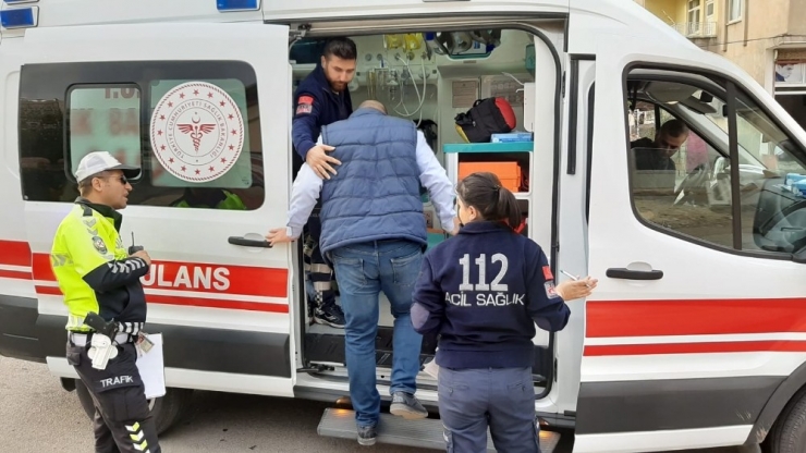 Otomobil İle Motosiklet Çarpıştı: 1 Yaralı