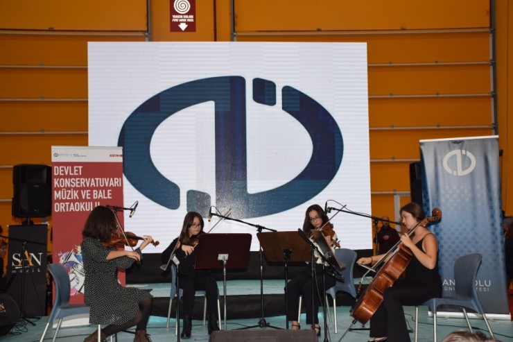 Konservatuvar Öğrencilerinden Fuar Alanında Konser