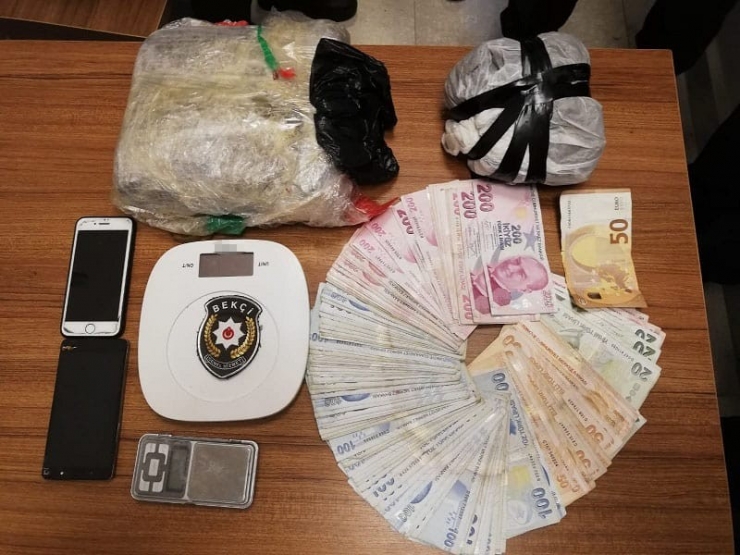 Araba Farında Uyuşturucu