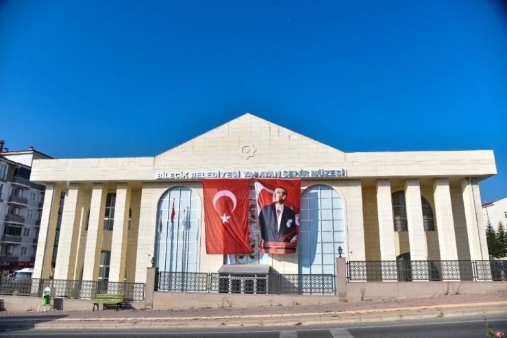 Bilecik’in Dört Bir Köşesi Ay Yıldızlı Bayrakla Donatıldı