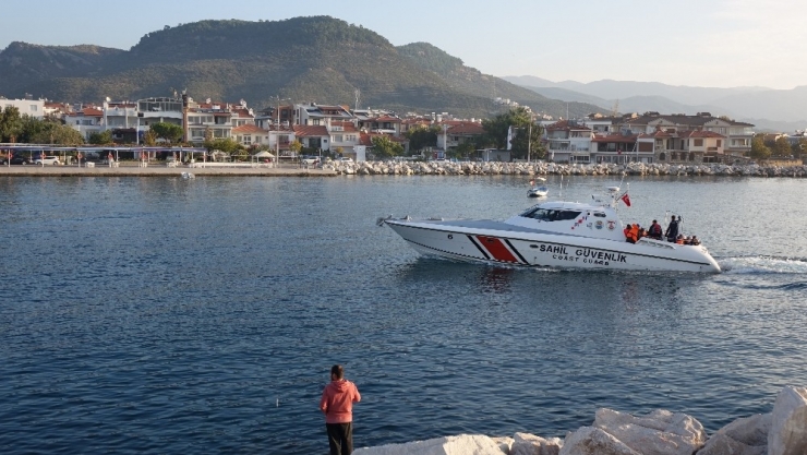 Aynı Botta Ölen Arkadaşlarına Aldırmadan Kaçmaya Devam Ettiler