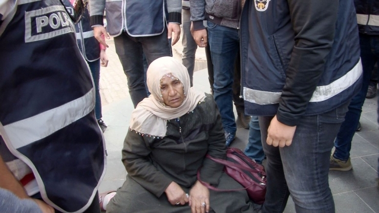 Diyarbakır’da Hdp İl Binası Önünde Gerginlik