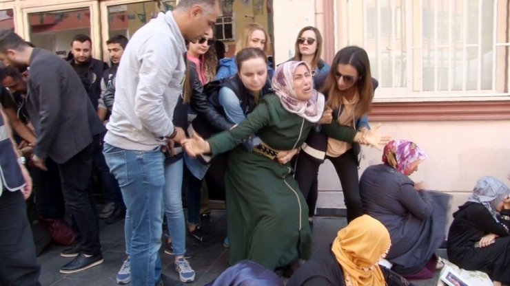 Diyarbakır’da Hdp İl Binası Önünde Gerginlik