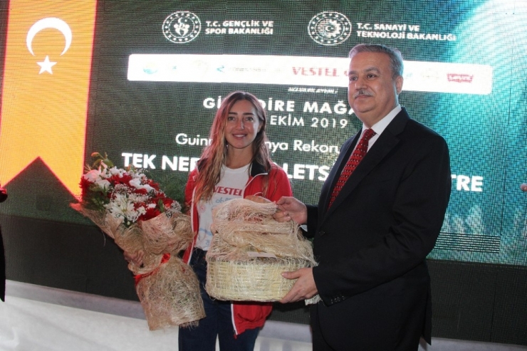 Mağarada Daldı, Tek Nefeste 100 Metre Gitti, Dünya Rekoru Kırdı