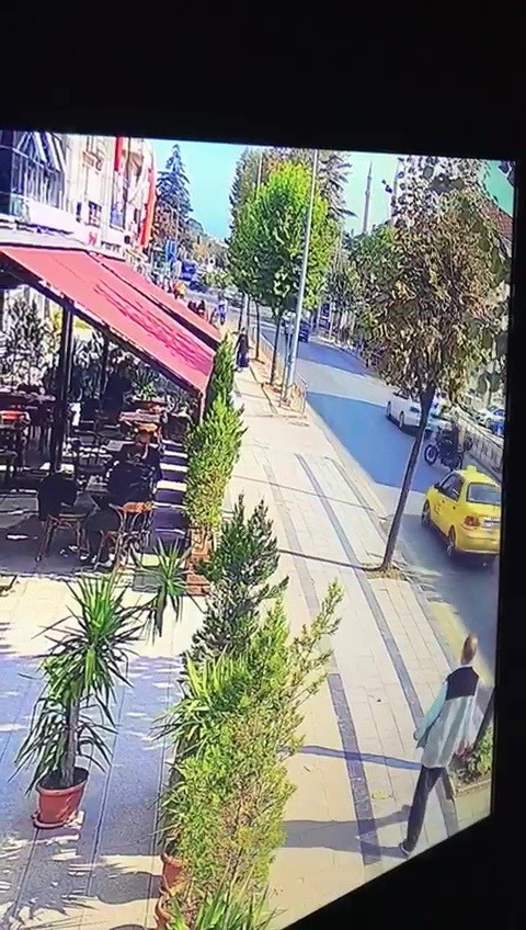 Motorlu Kurye Havaya Fırladı