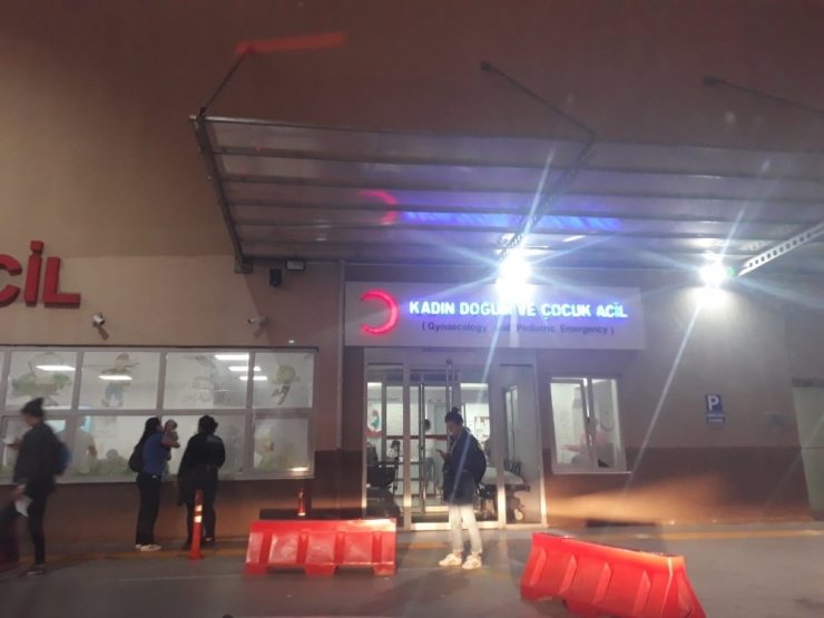 Hamile Kadın Yan Yatan Araçtan Sağ Çıktı, Ardından Doğum Yaptı