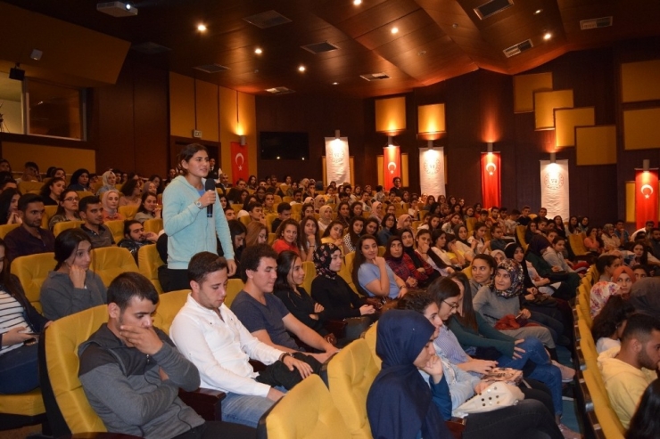 Hatay’da "Zoru Başaranlar Kariyer Günleri" Düzenlendi