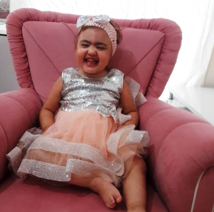 Hlh Hastası Minik Esila İlik Bekliyor