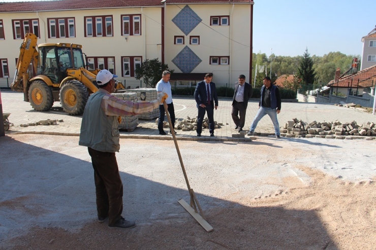 İlkokulda Çevre Düzenleme Çalışmaları