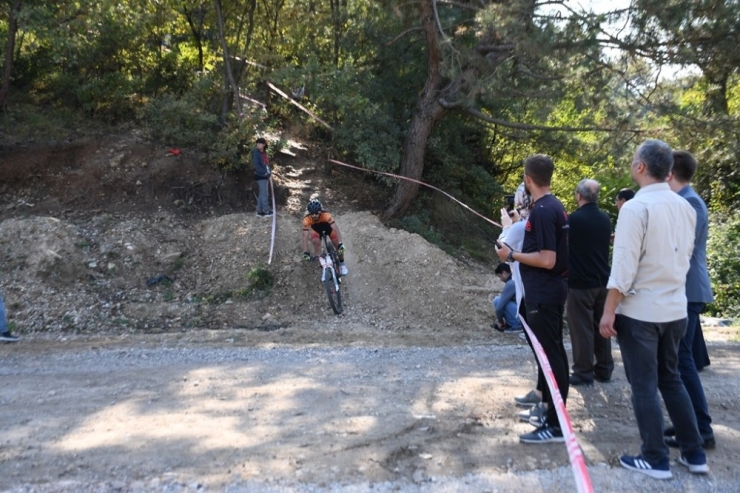 Dağ Bisikleti Yarışı Nefes Kesti