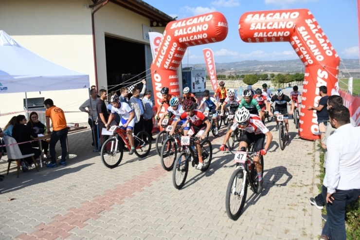 Dağ Bisikleti Yarışı Nefes Kesti