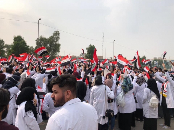 Irak’ta Öğrenciler Hükümetin Çağrısına Rağmen Sokaklarda