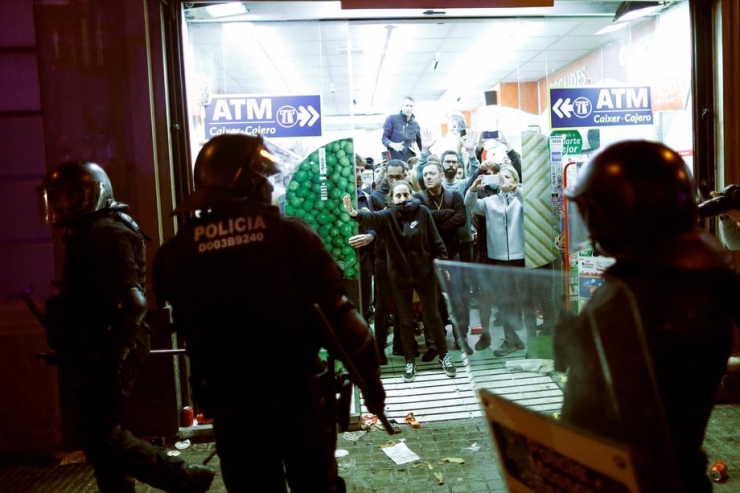 İspanya’da Hafta Sonu 350 Bin Katalan Sokaklara Döküldü