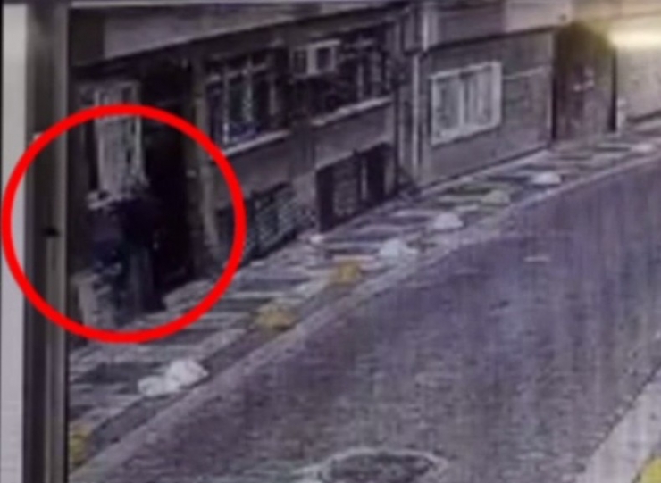 "Örümcek Adam" Gibi Duvara Tırmanan Hırsız Kamerada