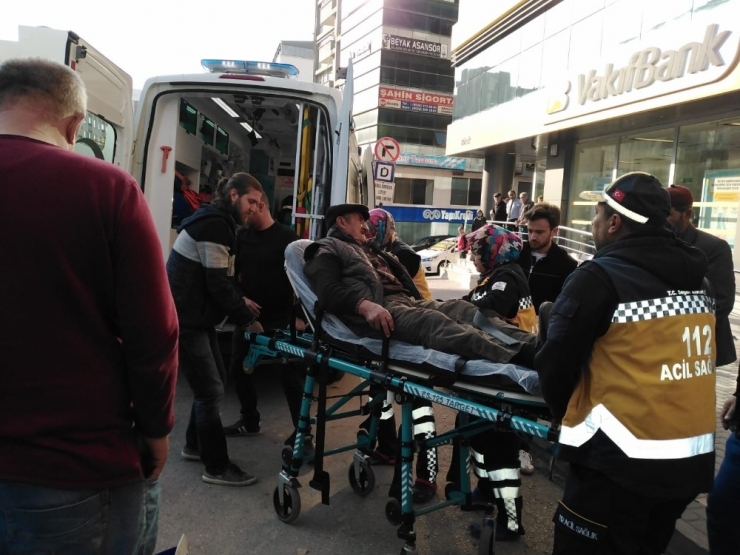 Kamyonet Yayaya Çarptı, 1 Yaralı