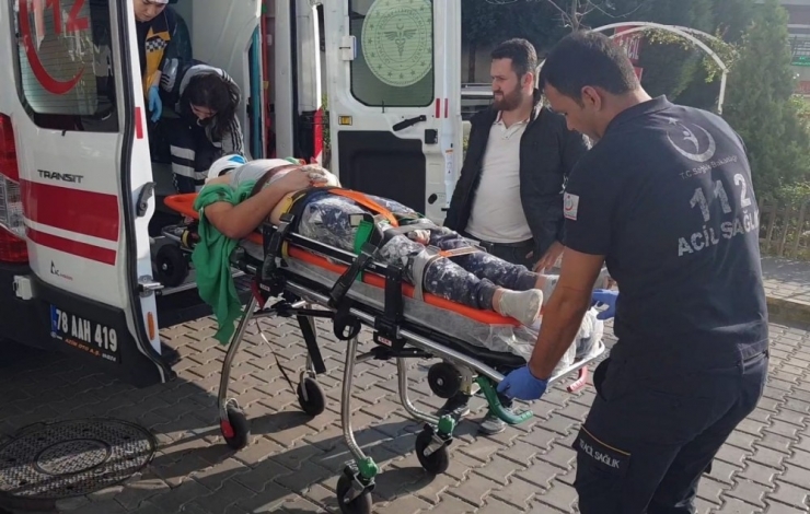 İskelede Dengesini Kaybeden İşçi Düşerek Yaralandı