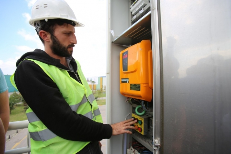 Asansörlerde Mahsur Kalan Vatandaşları Kurtaracaklar