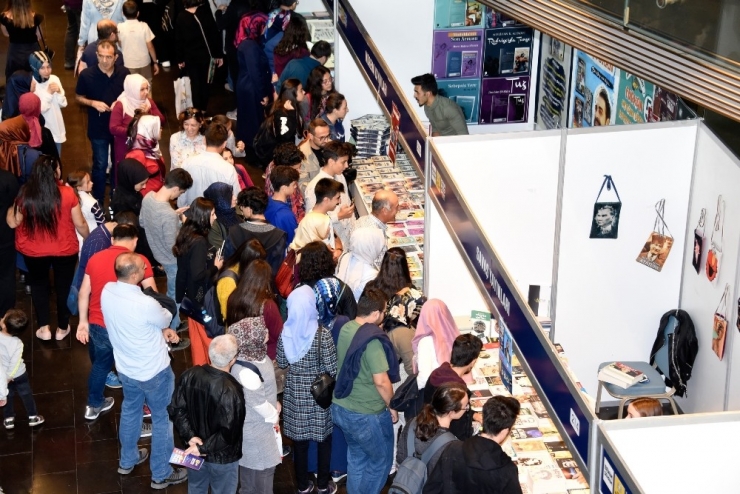 Kitap Günleri Yarım Milyondan Fazla Ziyaretçiyi Ağırladı