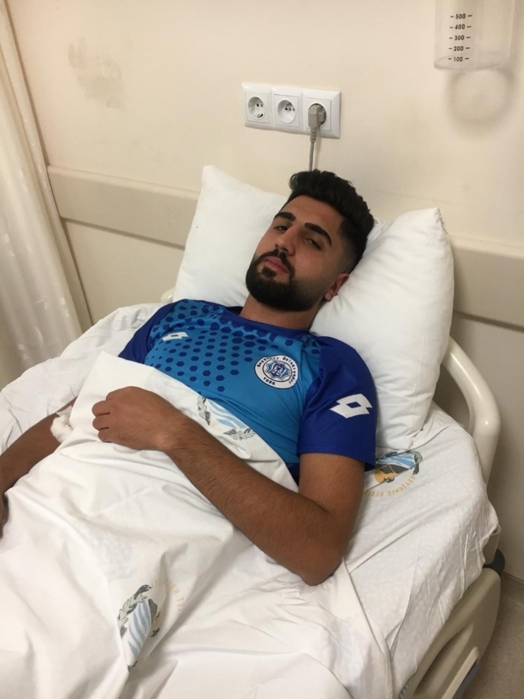 Maçta Dili Boğazına Kaçan Futbolcu Ölümden Döndü