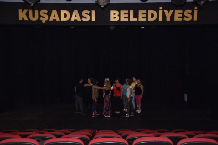 Kuşadası Belediye Tiyatrosu’nun Yeni Dönem Kursiyerleri Eğitimlere Başladı