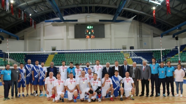 Kütahya’da Öğretmenler Arası Voleybol Ve Futsal Müsabakaları Sona Erdi