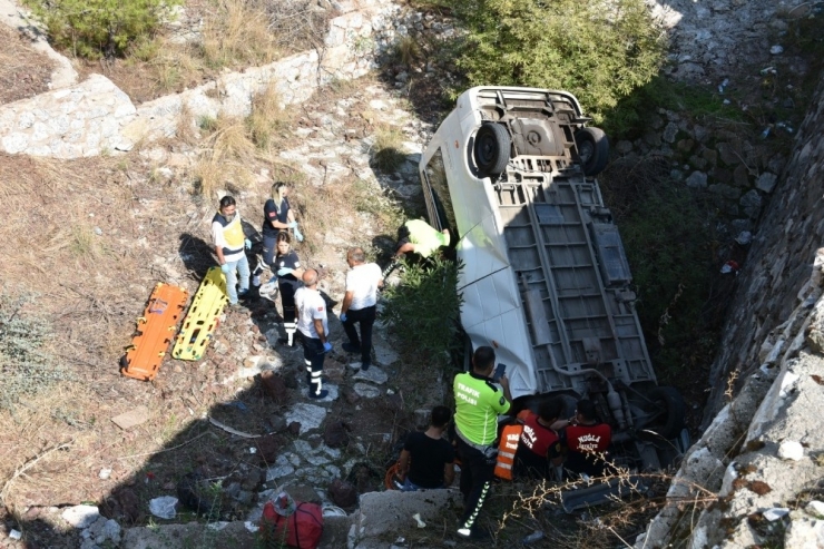 Öğrencilerin Gülser Ablası, Kazada Hayatını Kaybetti