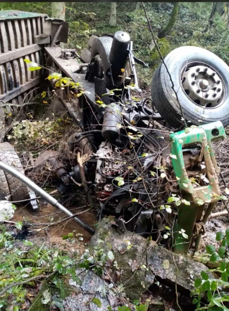 Hafriyat Yüklü Kamyon Uçuruma Yuvarlandı: 1 Ölü