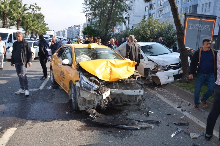 Ordu’da Zincirleme Trafik Kazası: 4 Yaralı