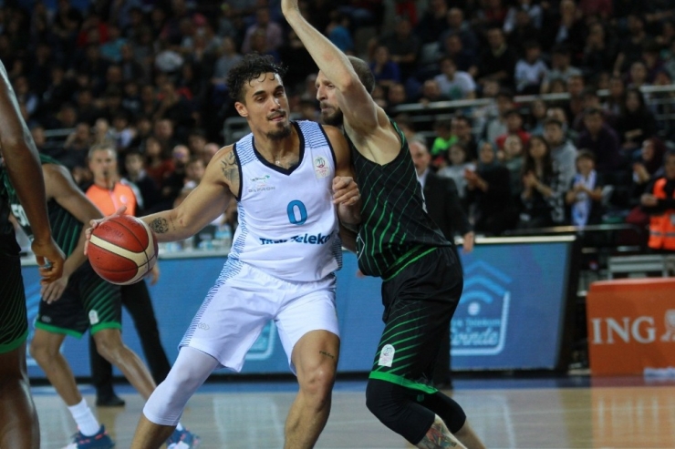 Türk Telekom Zorlu Maçtan Galibiyetle Çıktı: 85-70