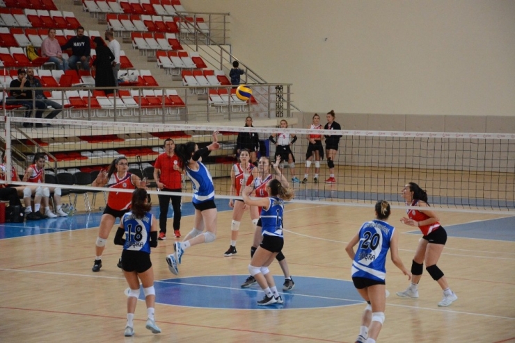 Anadolu Üniversitesi Kadın Voleybol Takımından Üzücü Mağlubiyet