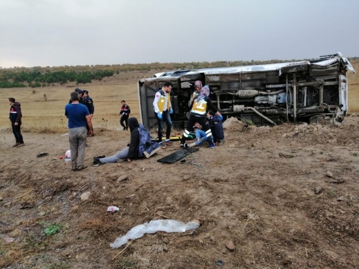 Yozgat’ta Öğrencileri Taşıyan Otobüs Devrildi: 26 Yaralı