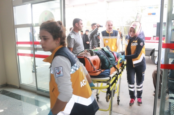 Yolcu Minibüsü Şarampole Yuvarlandı: 19 Yaralı