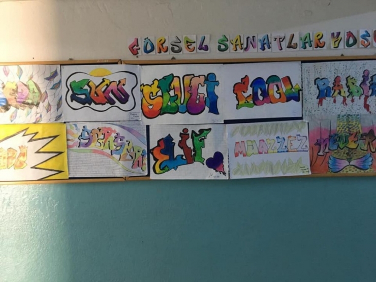 Altıntaş’ta Okul Duvarlarına Grafiti Dokunuşu