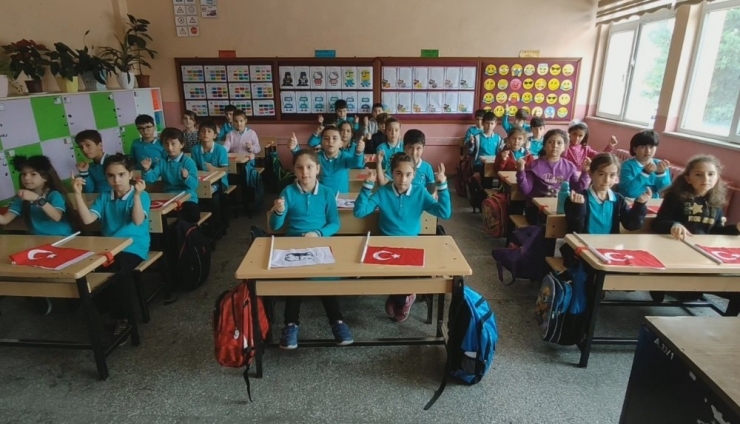 Minik Öğrenciler Cumhuriyet Bayramı’nı Çektikleri Kliple Kutladı