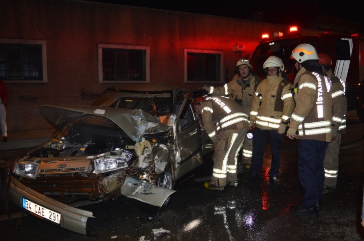 Beyoğlu’nda Halk Otobüsü İle Otomobil Çarpıştı: 1 Yaralı