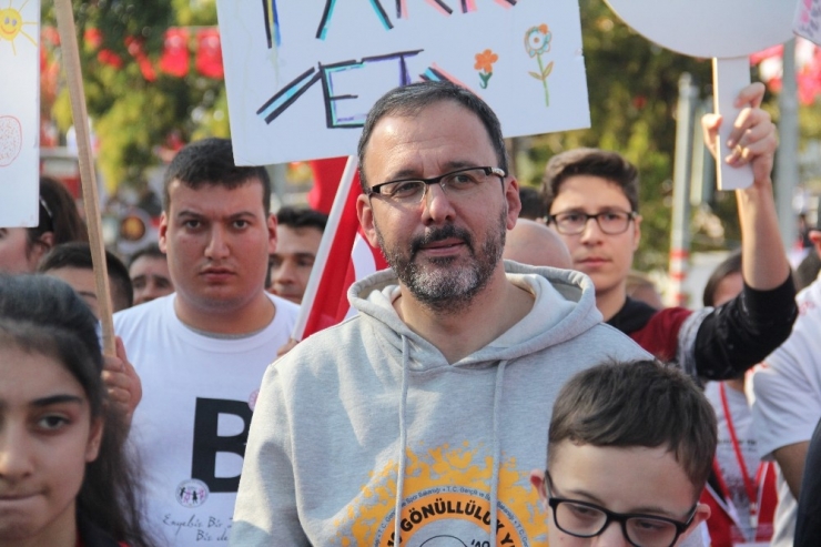 Bakan Kasapoğlu: "Engelli Sporcularımız Ve Engelli Arkadaşlarımız Bizler İçin Çok Değerli"