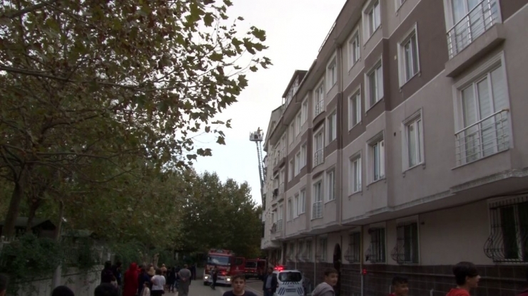 Esenyurt’ta Korkutan Çatı Yangını