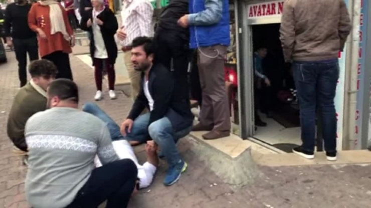 Esenyurt’ta İnternet Kafeye Silahlı Saldırı: 5 Yaralı