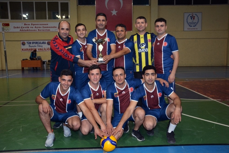 Voleybol Turnuvasının Şampiyonu Jandarma