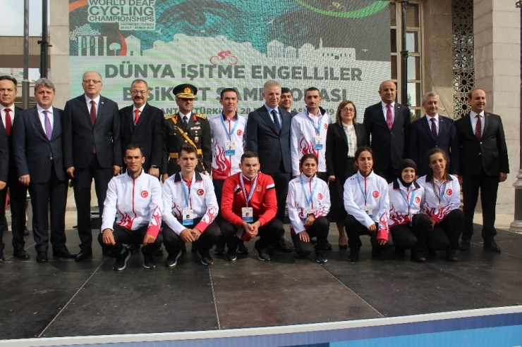 Dünya İşitme Engelliler Bisiklet Şampiyonası Start Aldı