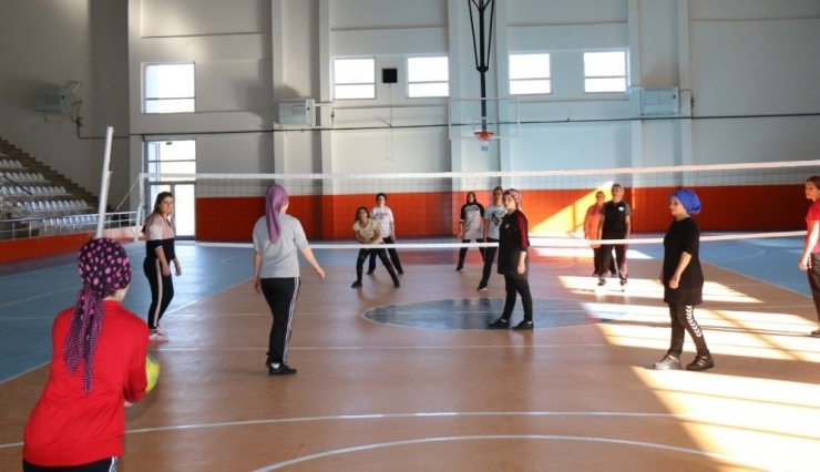 Evimin Sultanları Voleybol Turnuvası Sivas’ta Yapıldı